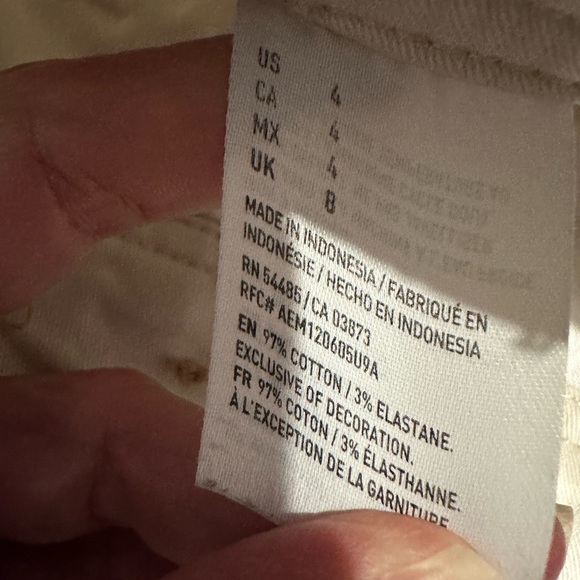 American Eagle Outfitters cream shorts size 4. - Picture 3 of 4